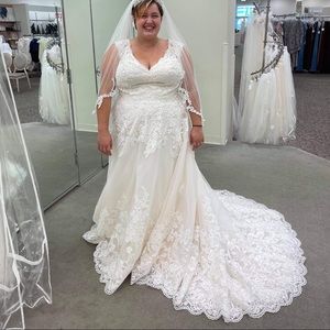 Wedding dress still in bag never worn and unaltered size 20W ivory